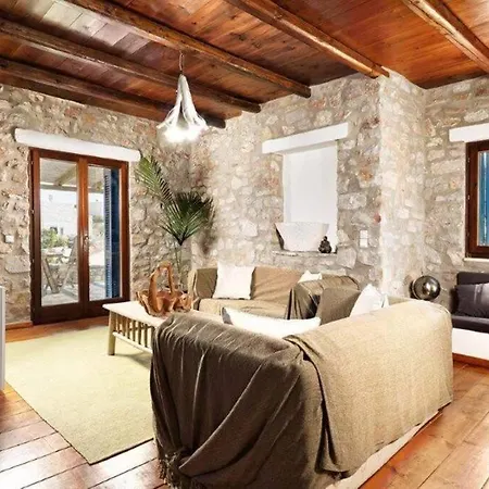 Artemis Island Πάρος